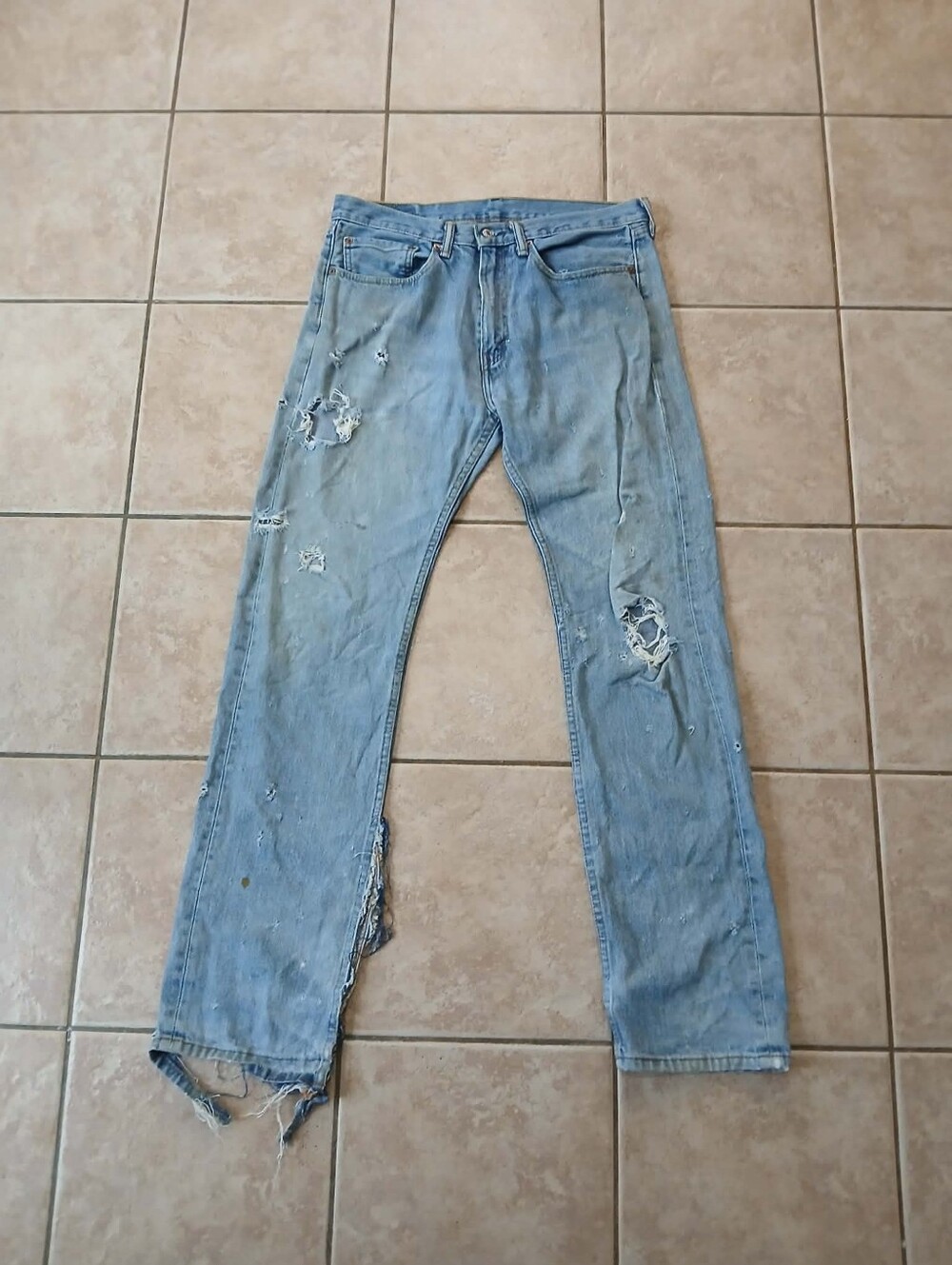 Distresses Levis 505 Jeans 34x34